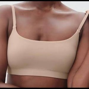 New without tags bundle of everlane sports bras